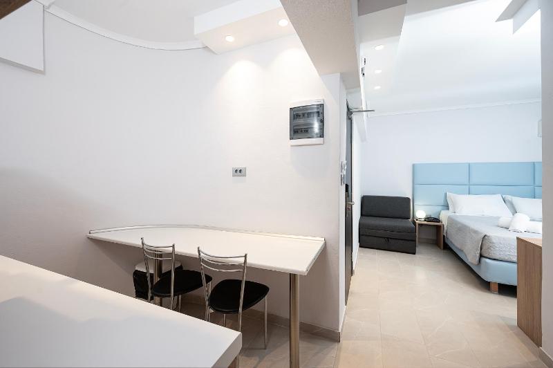 Poseidon Deluxe Apartments - image 22