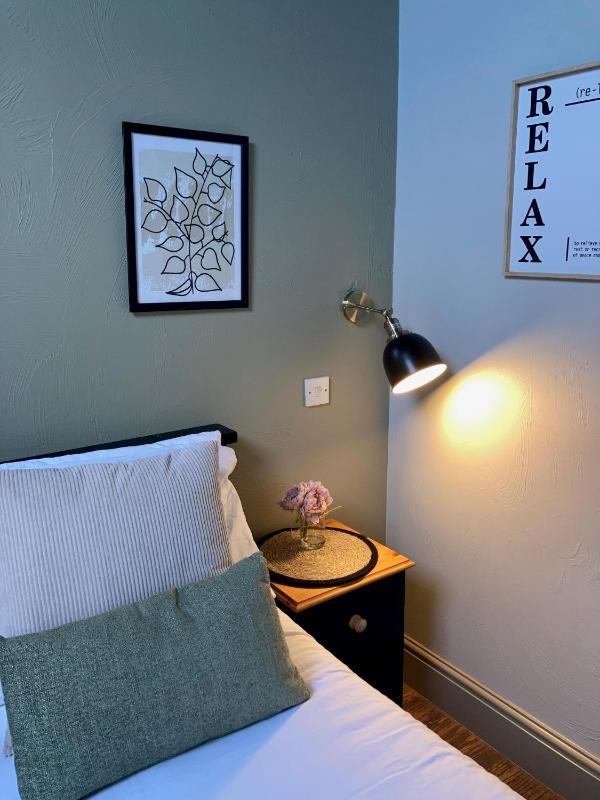 Double Room image 4