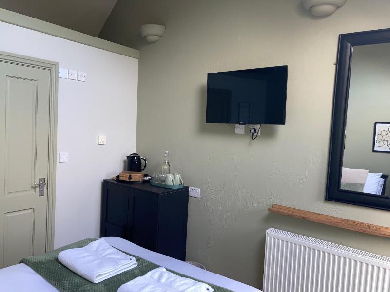 Double Room image 3