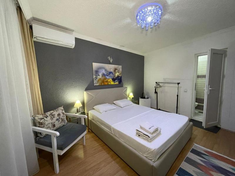 King Room with Balcony image 3