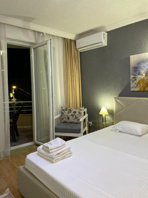 King Room with Balcony image 4