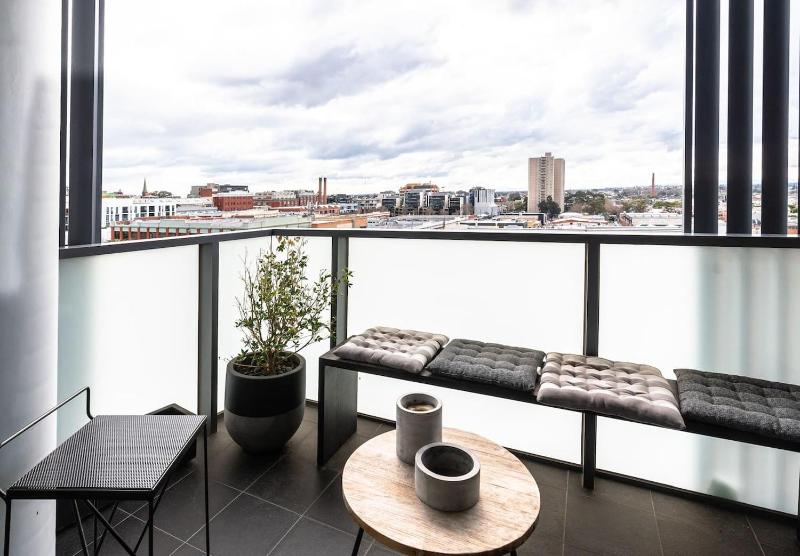 Coveted Collingwood - Balcony Hideaway with Views - image 12