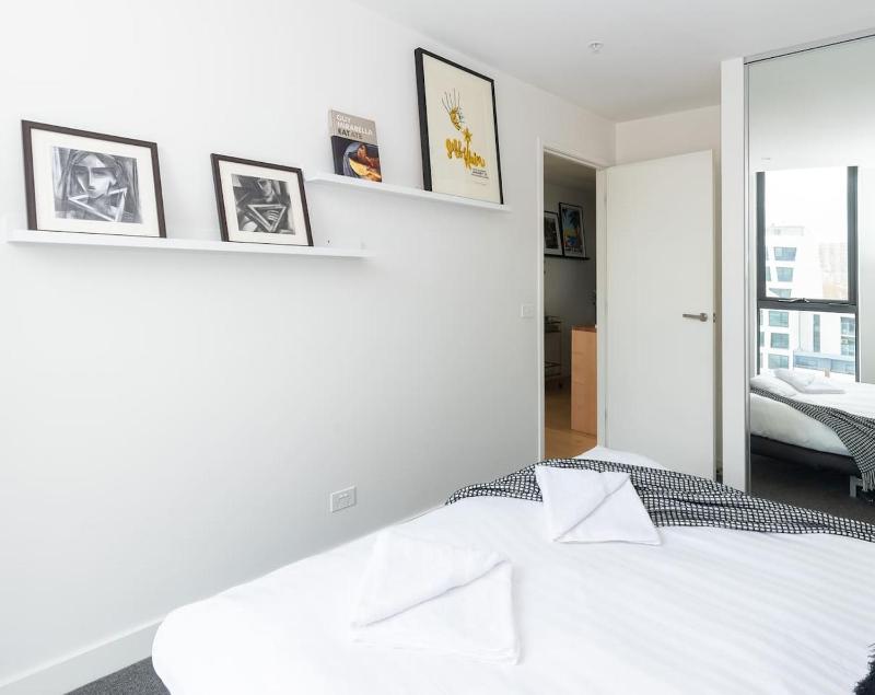 Coveted Collingwood - Balcony Hideaway with Views - image 11