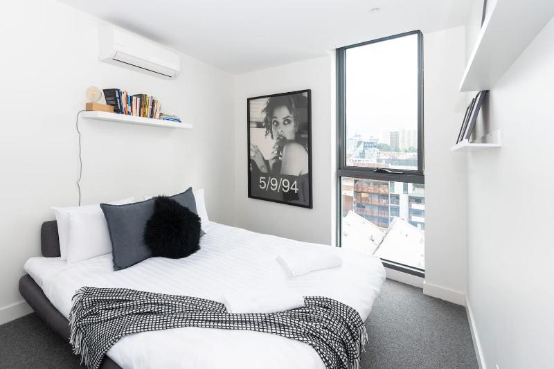 Coveted Collingwood - Balcony Hideaway with Views - image 15