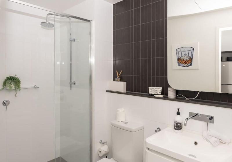 Coveted Collingwood - Balcony Hideaway with Views - image 13
