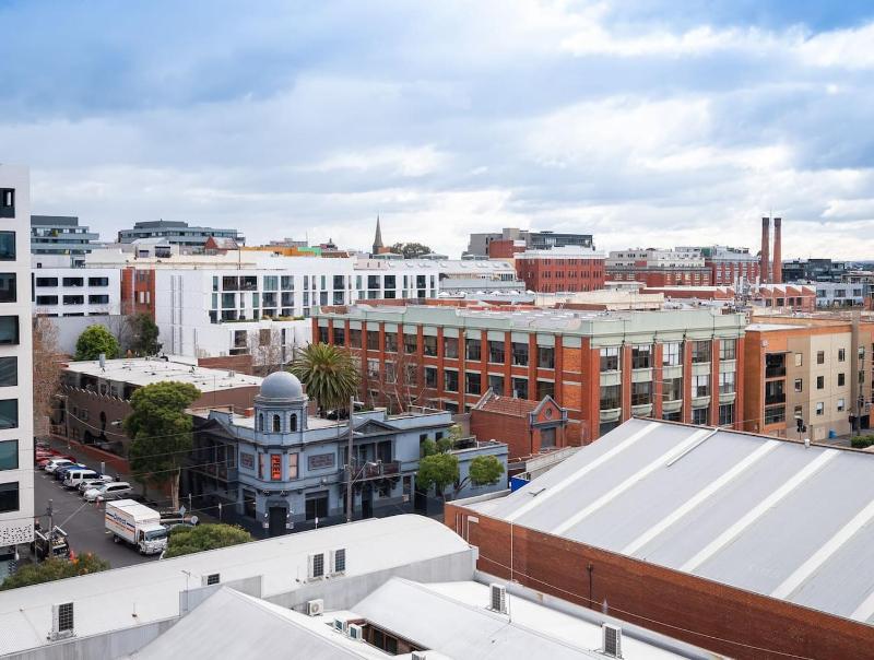 Coveted Collingwood - Balcony Hideaway with Views - image 7