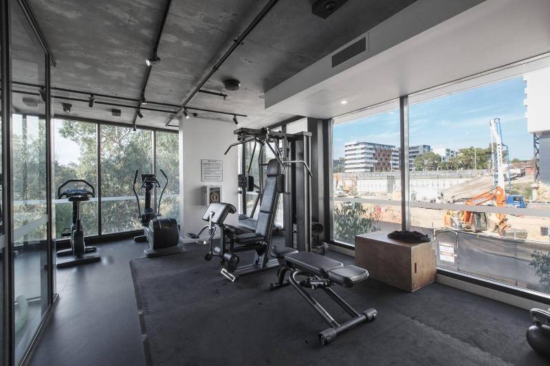 Modern and Cosy Parkland Retreat near Yarra River - image 2