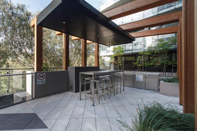 Modern and Cosy Parkland Retreat near Yarra River - image 13