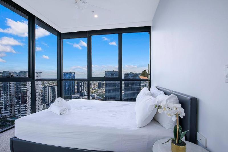 Soaring Skyline on Southside at Resort-Style Stay - image 2
