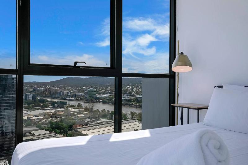 Soaring Skyline on Southside at Resort-Style Stay - image 14