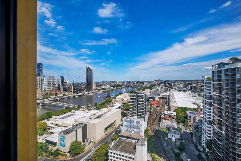 Soaring Skyline on Southside at Resort-Style Stay - image 8