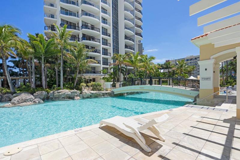'Towers of Chevron' Blissful Resort-Style Living - image 7