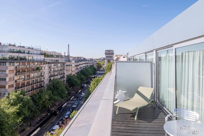 Paris Sky View Terrace Room with Breakfast and Eiffel Tower View image 1