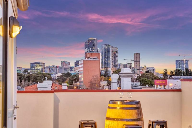 Stellar - Spacious Rooftop Dreamscape in Adelaide - image 15