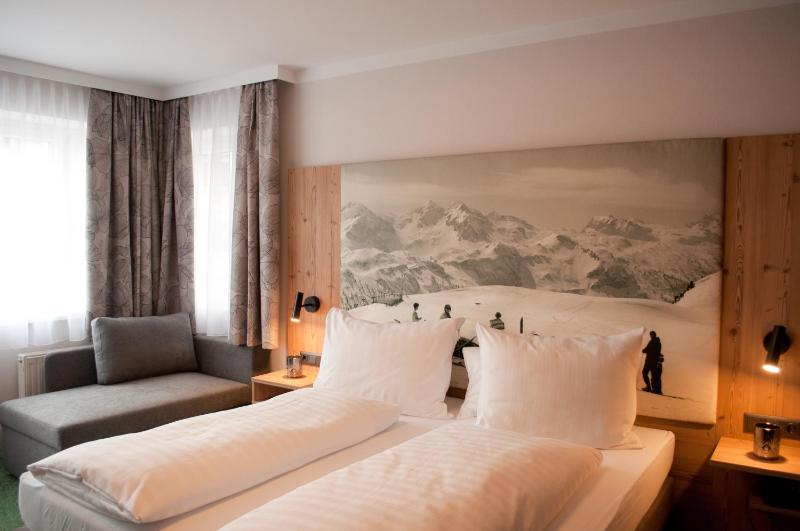 Standard Double Room image 3