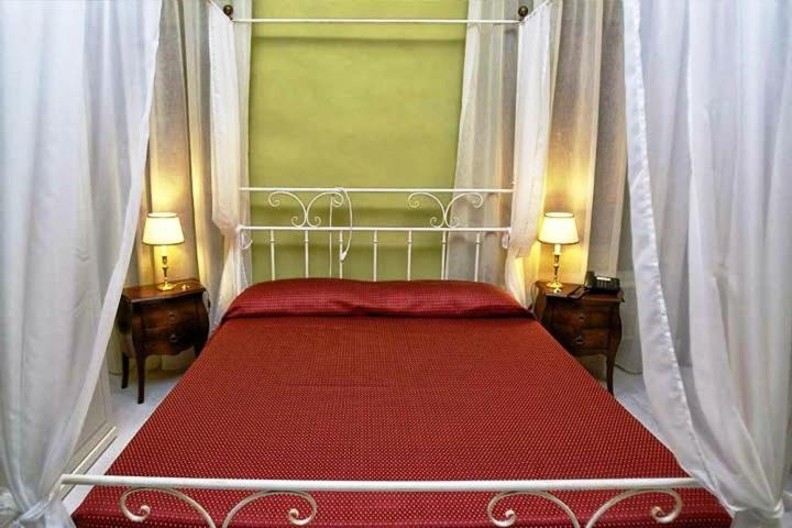 Double Room image 2