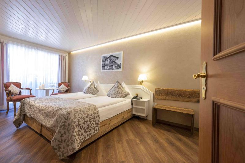 Superior Double Room with Balcony image 3
