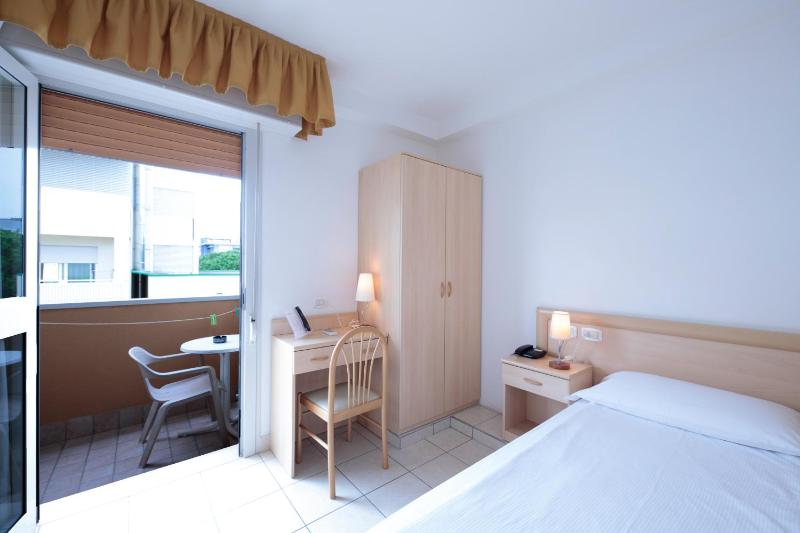Single Room image 4