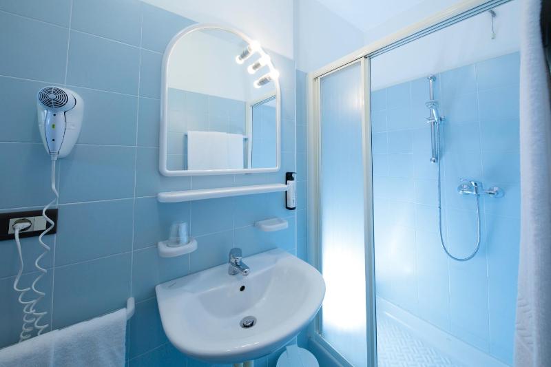Single Room image 2