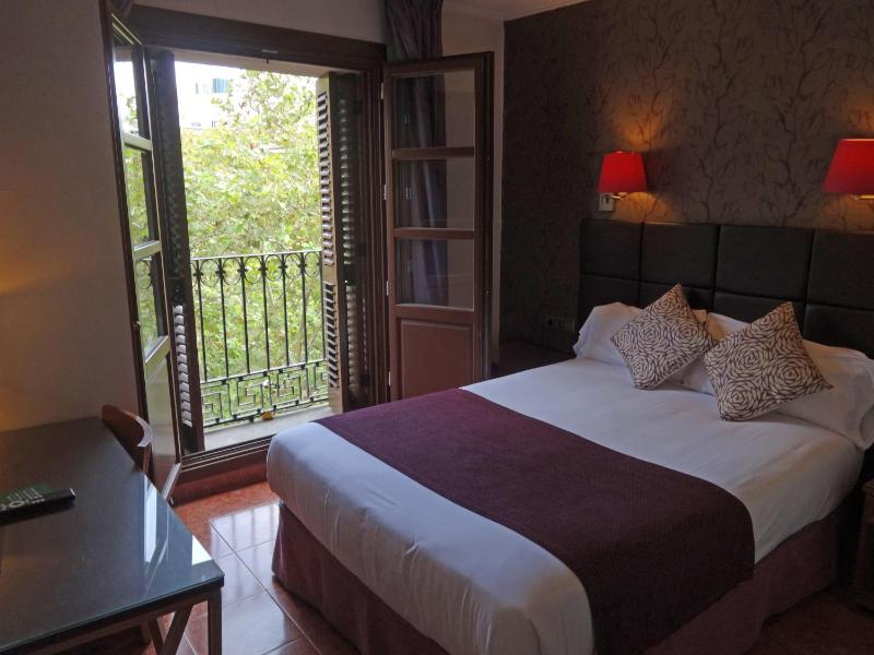 Double or Twin Room with La Rambla Views image 3