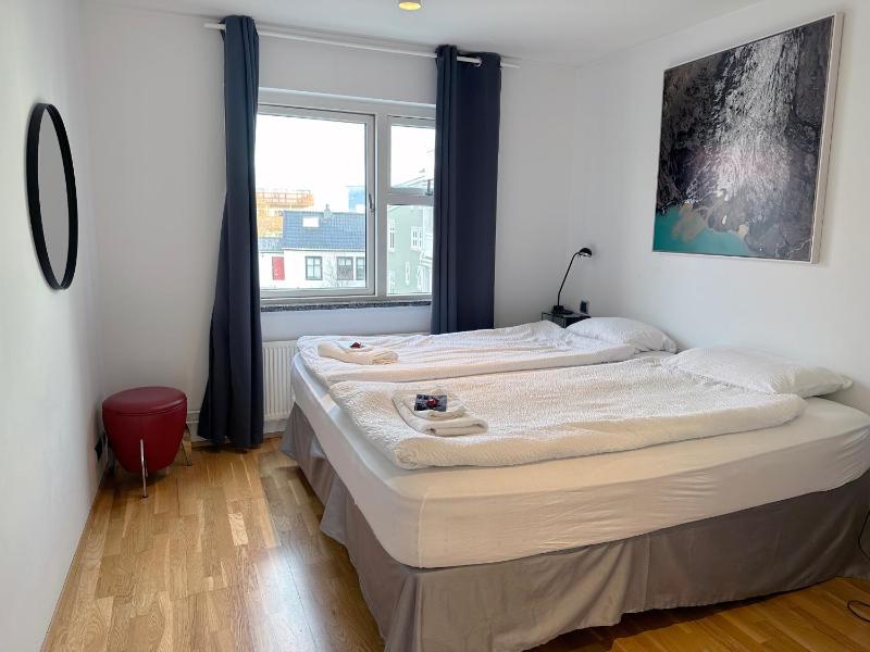 Two-Bedroom Apartment with Balcony -Vesturgata  image 2