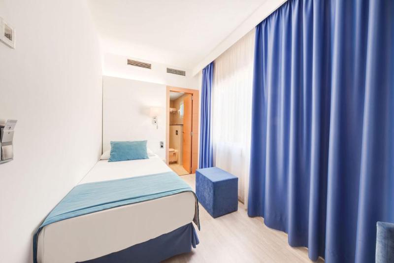 Single Room image 2
