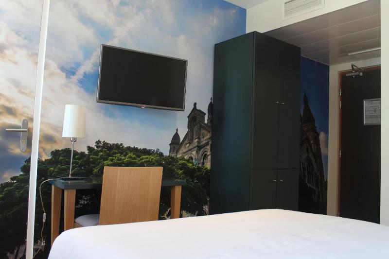 Quadruple Room with Shower image 3