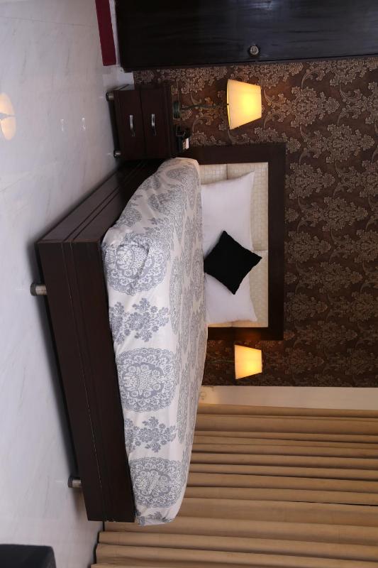 Royal Elegance Hotel Lahore - image 11