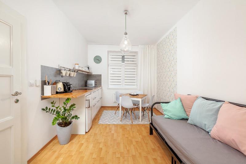 Twin Room with Garden View image 4