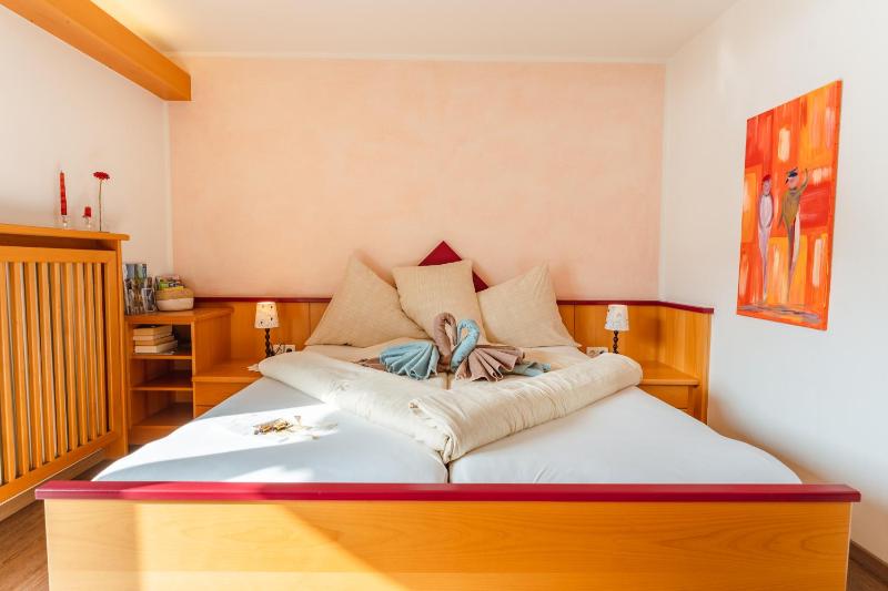 Double Room with Balcony image 3