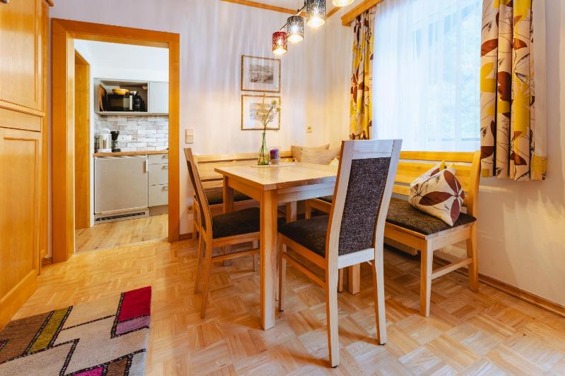 Apartment (2 Adults + 1 Child) with Mountain View image 4