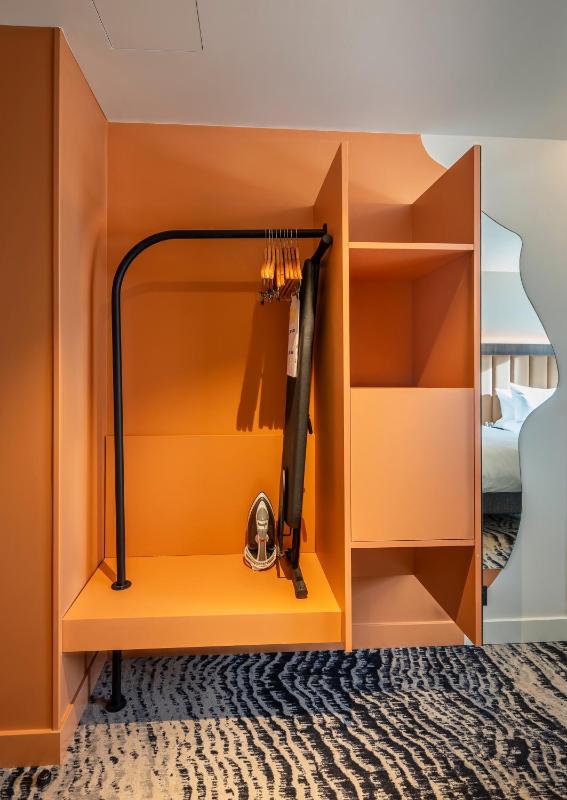 King Guest Room image 2