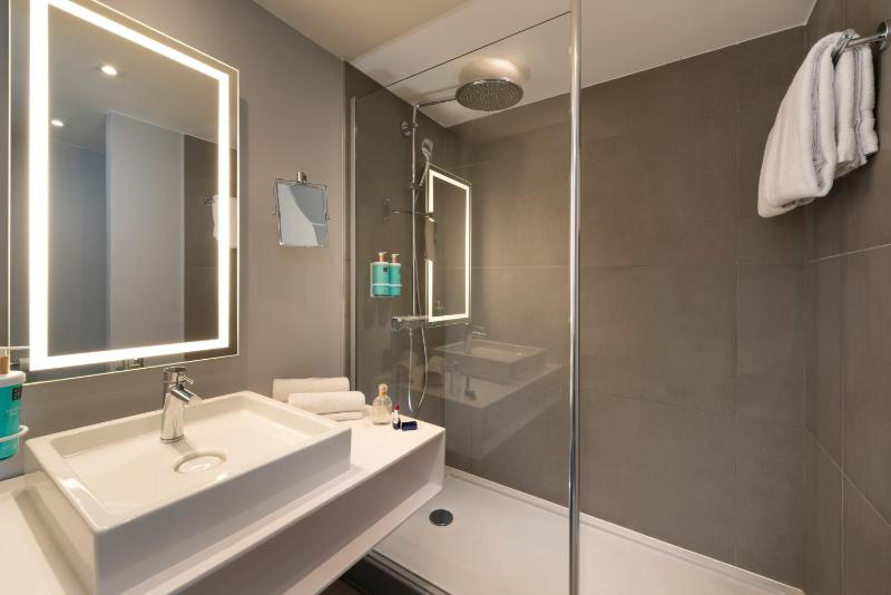 Executive Double Room with Sofa Bed image 2