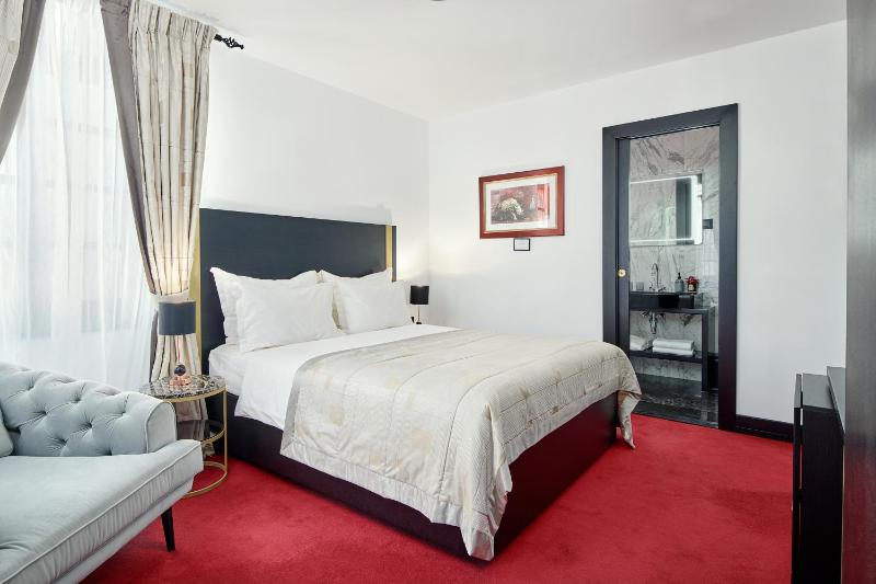 Superior Queen Room image 4