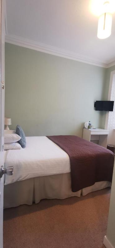 Large Single Room image 4