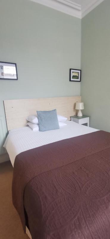 Large Single Room image 3