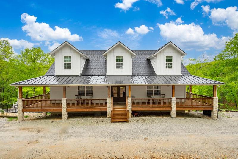 Six-Bedroom Holiday Home image 3