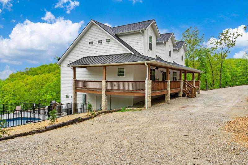 Six-Bedroom Holiday Home image 2