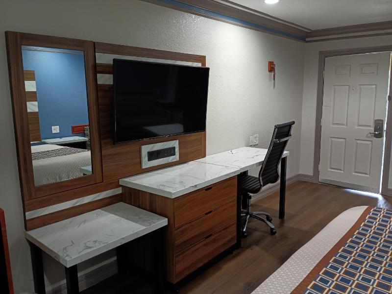King Room image 4