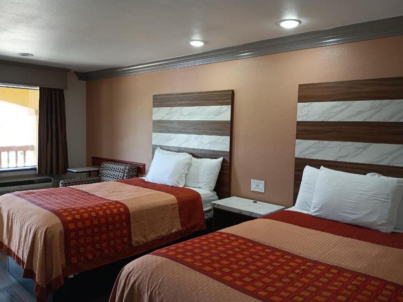 Double Room with Two Double Beds image 4