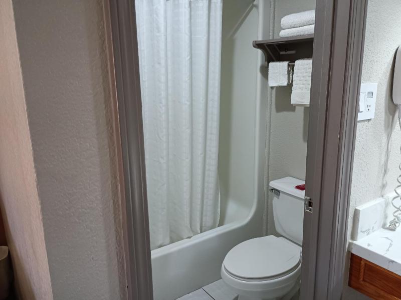 Double Room with Two Double Beds image 2
