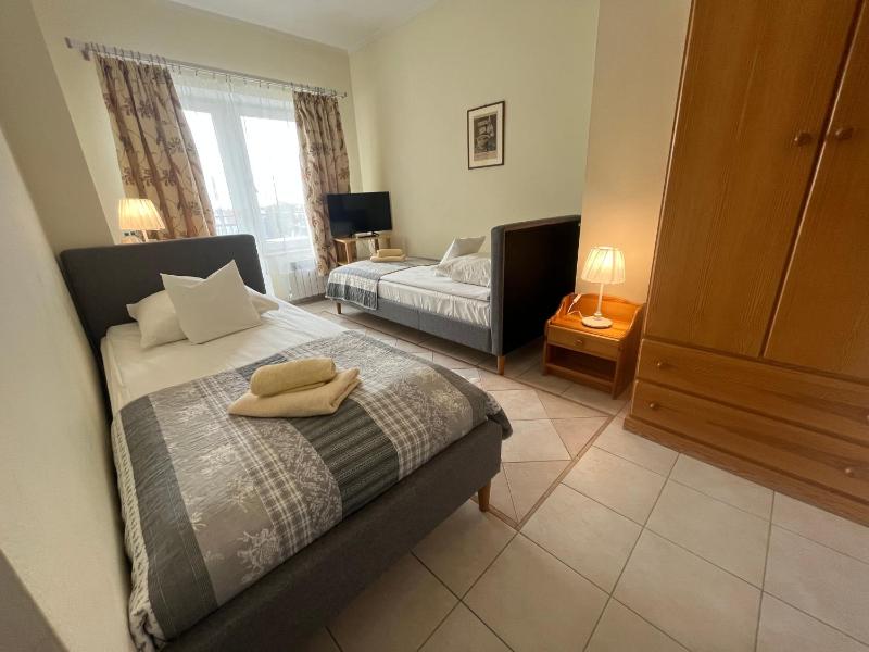 Twin Room with Balcony image 2