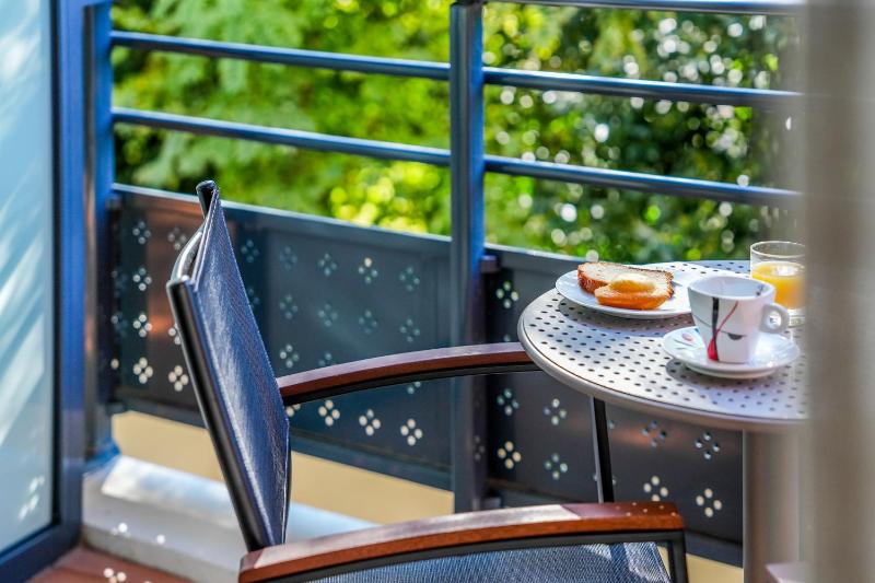 South-facing Double Room image 2