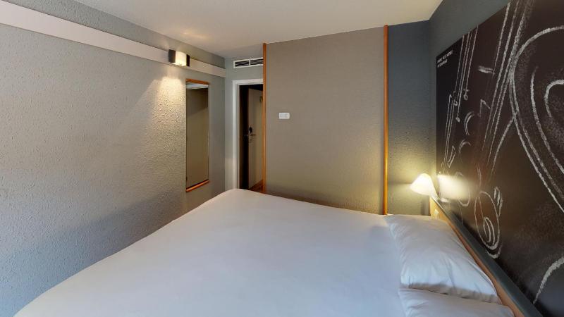 Double Room image 4