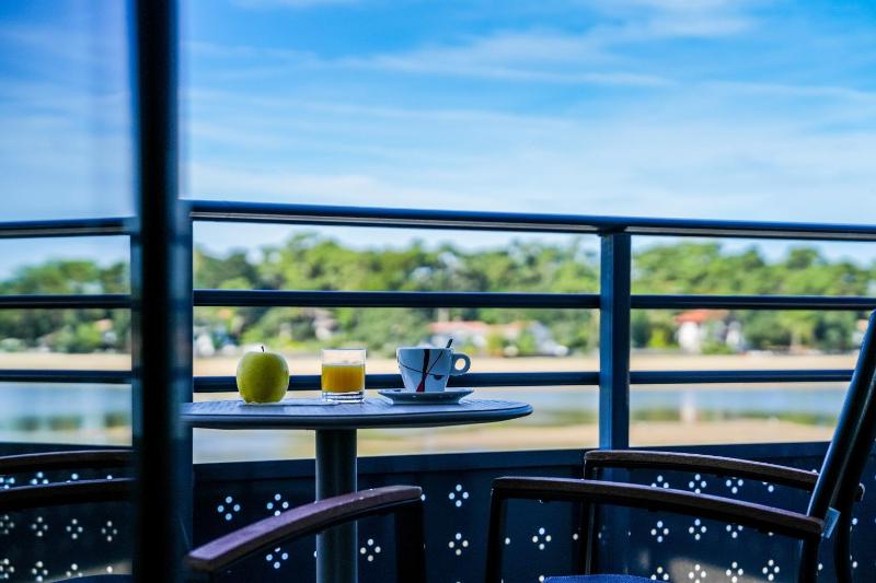 Business Single Room - Lake view image 3