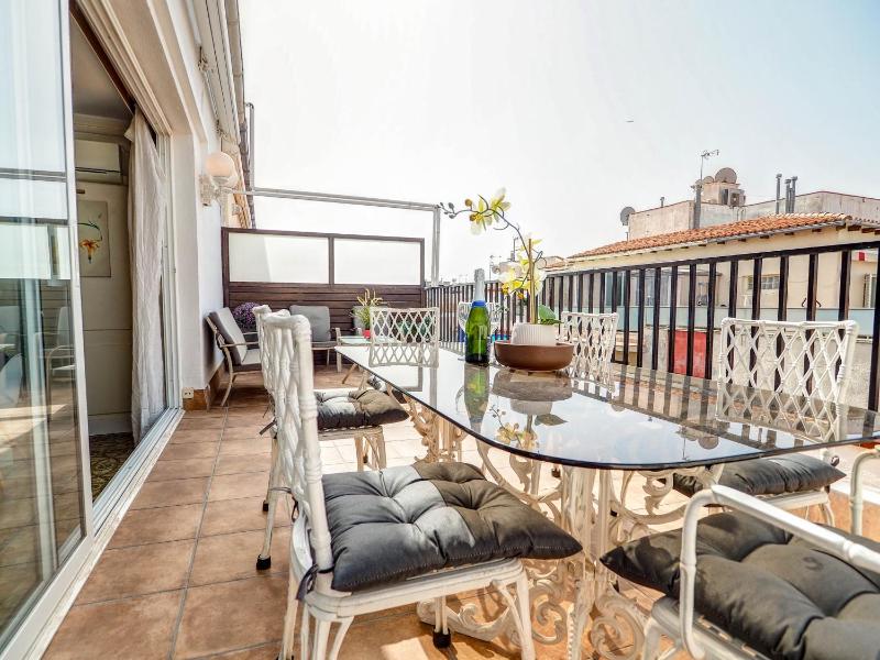 Sea and Sand Penthouse by Hello Homes Sitges - image 1