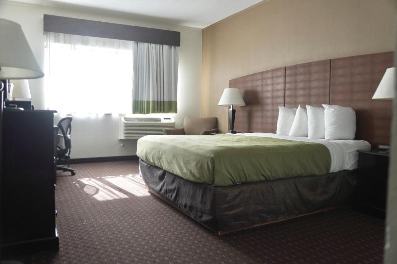 King Room -  Non-Smoking - Disability Access image 2