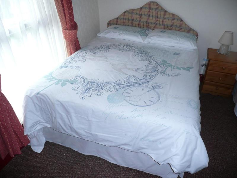 Economy Double Room image 4