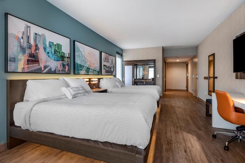 Standard Queen Room with Two Queen Beds - Non Smoking image 2