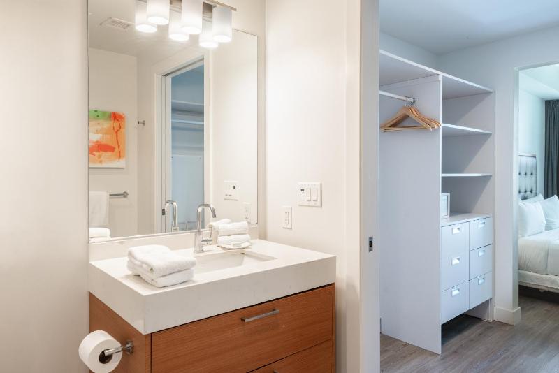 One Bedroom Suite  image 3